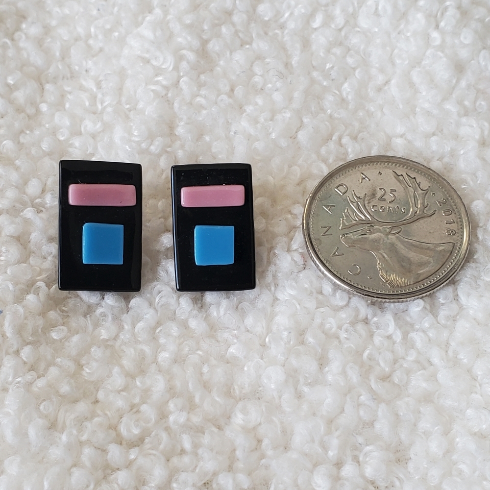 Unique Abstract Style Small Earrings - Picture 4 of 4